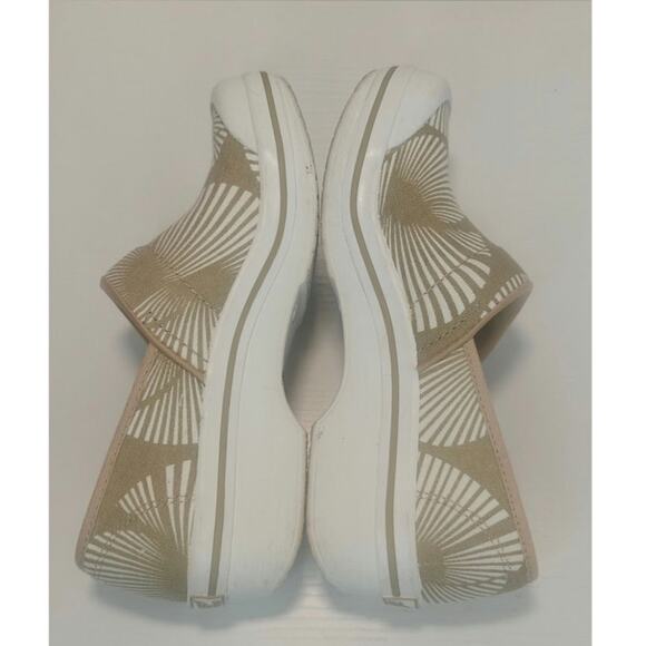 Tan Vegan Dansko Clog sz 38 - Picture 5 of 8